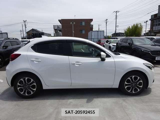 Mazda DEMIO 2016-04 267598-10