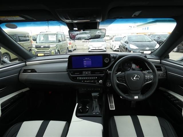 Lexus ES 2023-02 7492-5