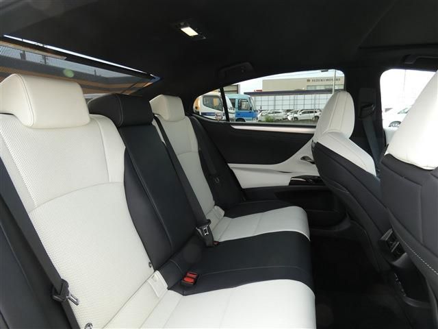 Lexus ES 2023-02 7492-8