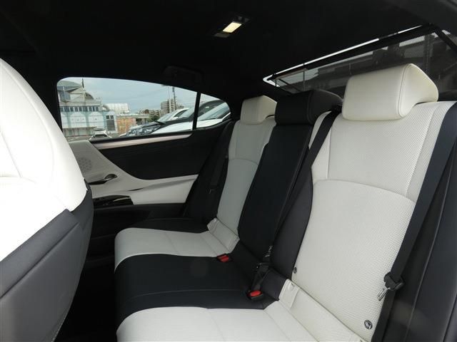 Lexus ES 2023-02 7492-10