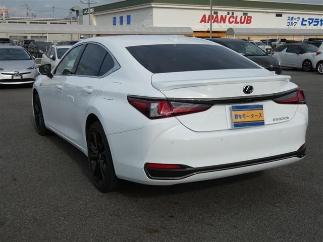 Lexus ES 2023-02 7492-3