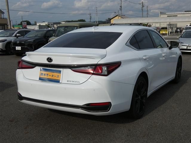 Lexus ES 2023-02 7492-2