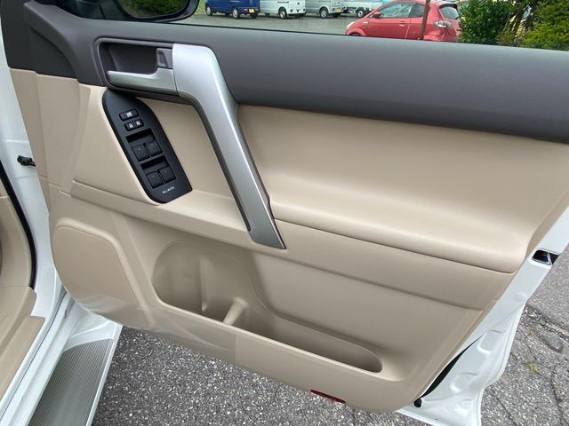Toyota PRADO 2023-05 2697-13