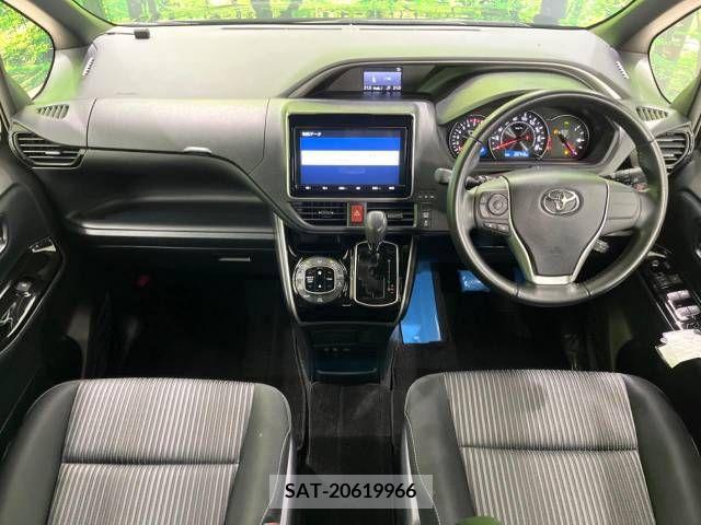 Toyota VOXY 2019-03 321627-1