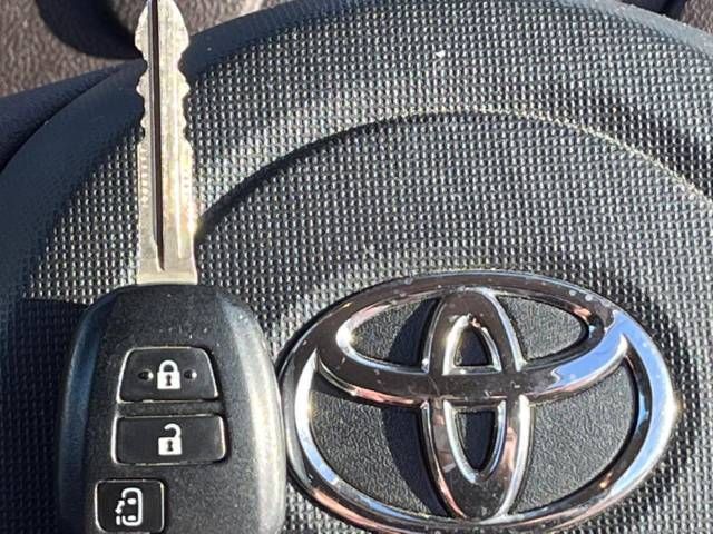 Toyota PORTE 2014-06 194738-7