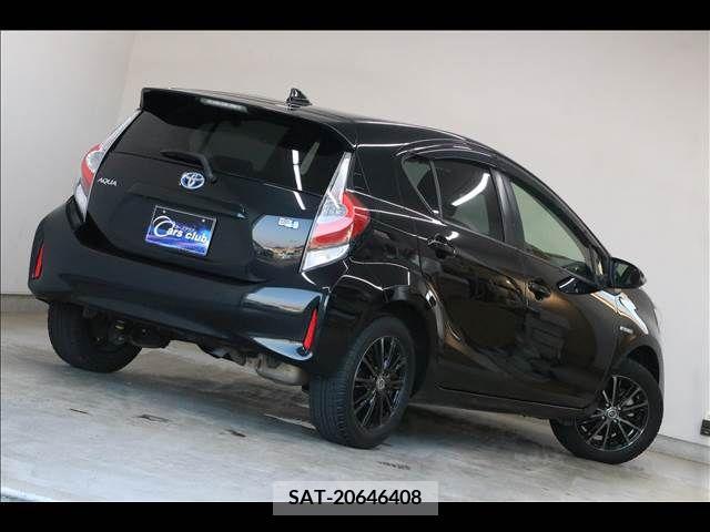 Toyota AQUA 2017-07 385692-11