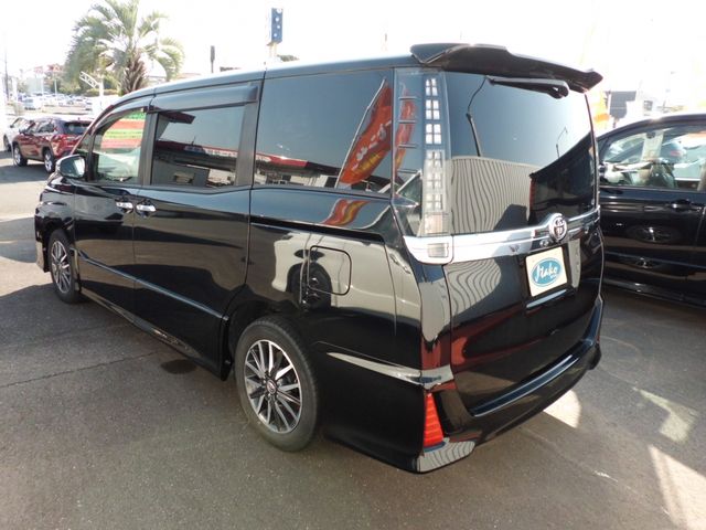 Toyota VOXY 2016-08 181586-4