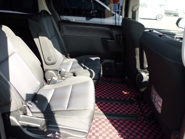 Toyota VOXY 2016-08 181586-6