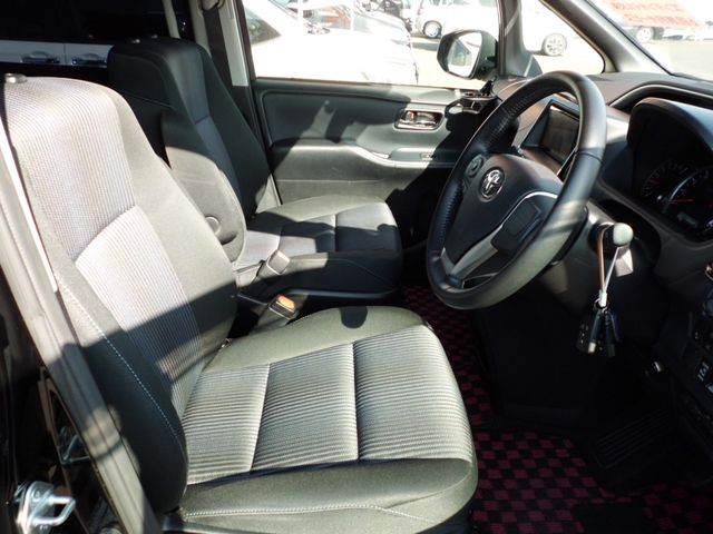 Toyota VOXY 2016-08 181586-5
