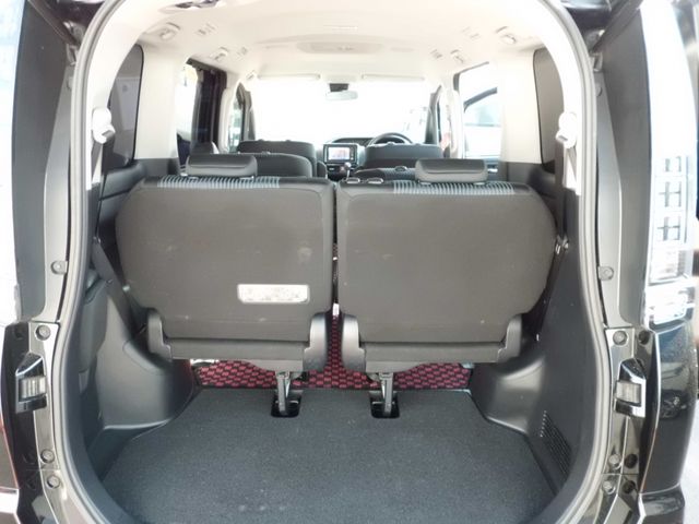 Toyota VOXY 2016-08 181586-7