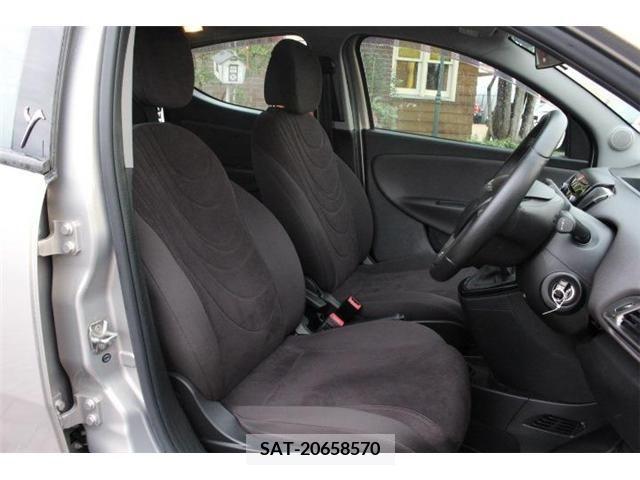 Chrysler YPSILON 2013-02 204011-9