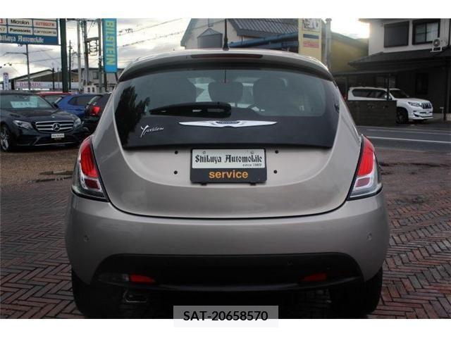 Chrysler YPSILON 2013-02 204011-4