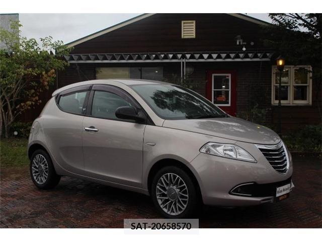 Chrysler YPSILON 2013-02 204011-0