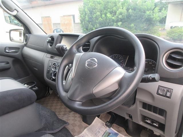 Nissan NV350 Caravan 2012-10 5107-4