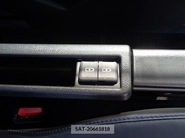 Toyota VOXY 2023-02 247862-16
