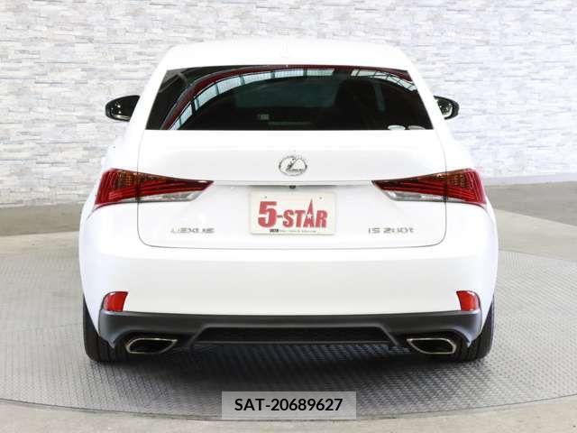 Lexus IS 2017-02 388308-13