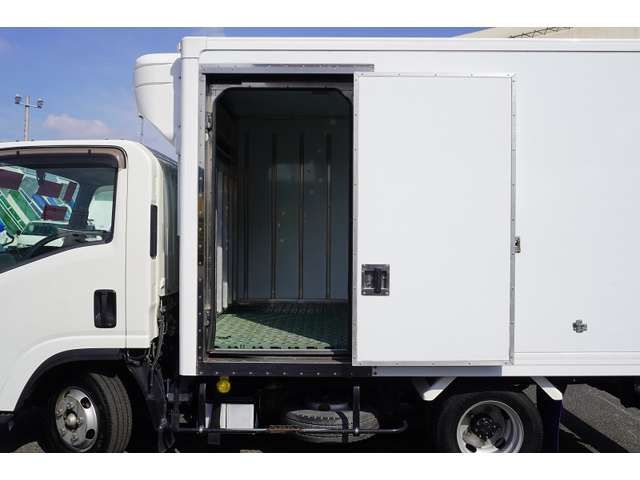 Isuzu ELF TRUCK 2018-05 18767-15