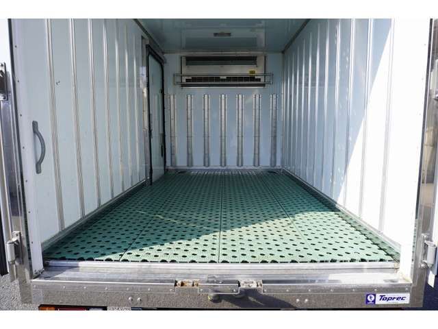 Isuzu ELF TRUCK 2018-05 18767-17