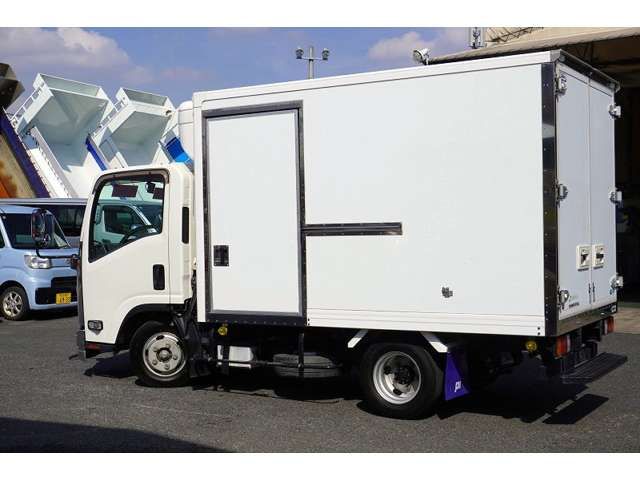 Isuzu ELF TRUCK 2018-05 18767-6
