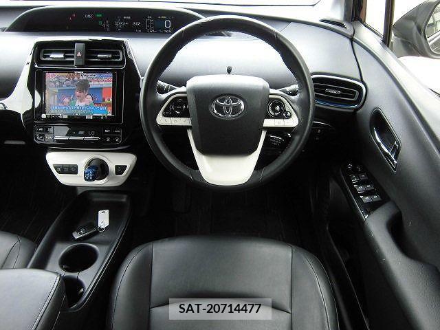 Toyota PRIUS 2016-07 330229-1