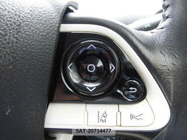 Toyota PRIUS 2016-07 330229-22