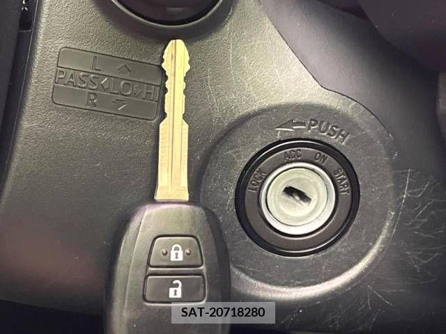 Toyota VITZ 2017-04 379148-6