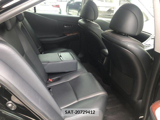 Lexus HS 2012-01 235813-11