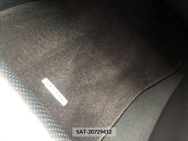 Lexus HS 2012-01 235813-13