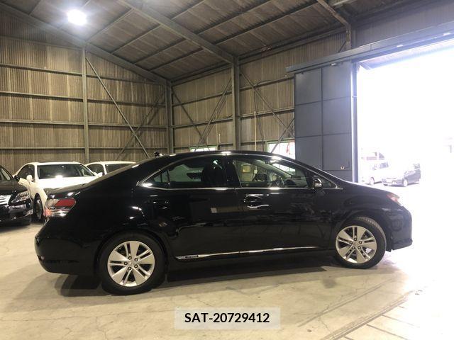 Lexus HS 2012-01 235813-15