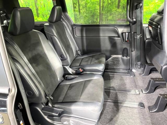 Toyota NOAH 2018-08 11427-9