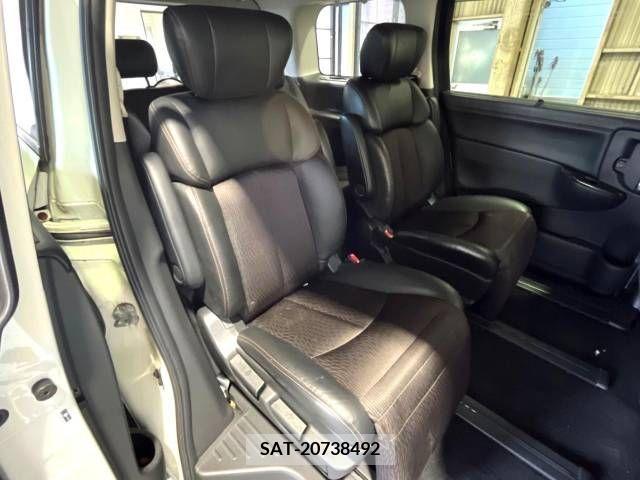 Nissan ELGRAND 2014-07 390645-11