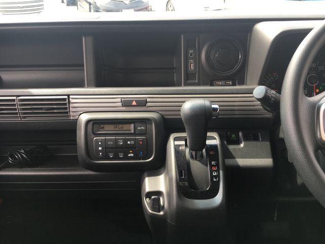 Honda N-VAN 2019-03 12449-6
