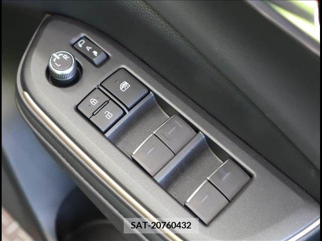 Toyota CROWN 2022-10 203383-18