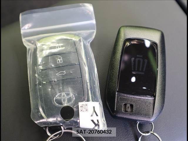 Toyota CROWN 2022-10 203383-16