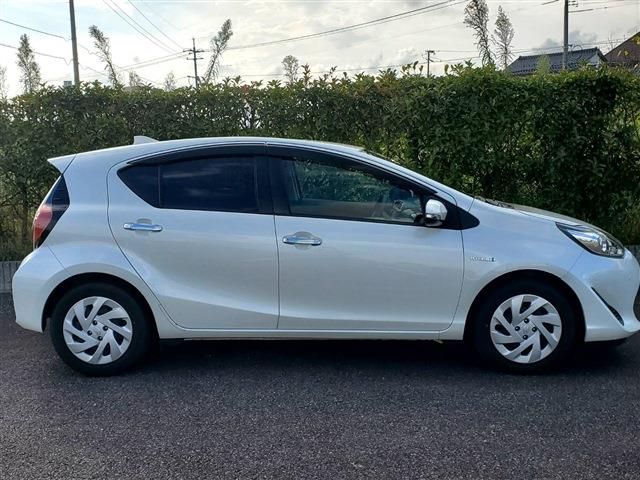 Toyota AQUA 2018-07 22079-2