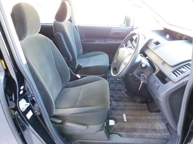 Toyota NOAH 2010-09 1090-12