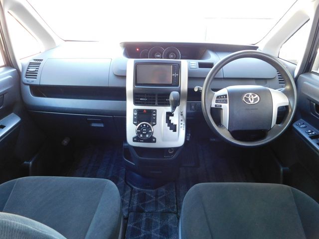 Toyota NOAH 2010-09 1090-1