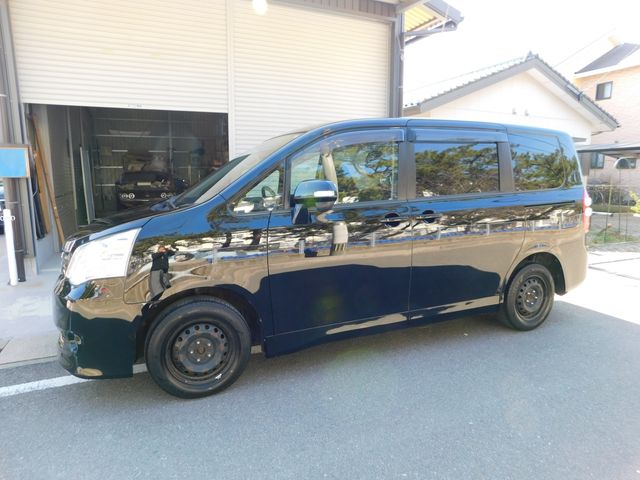 Toyota NOAH 2010-09 1090-6