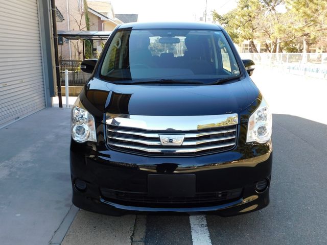 Toyota NOAH 2010-09 1090-3