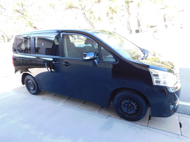 Toyota NOAH 2010-09 1090-5