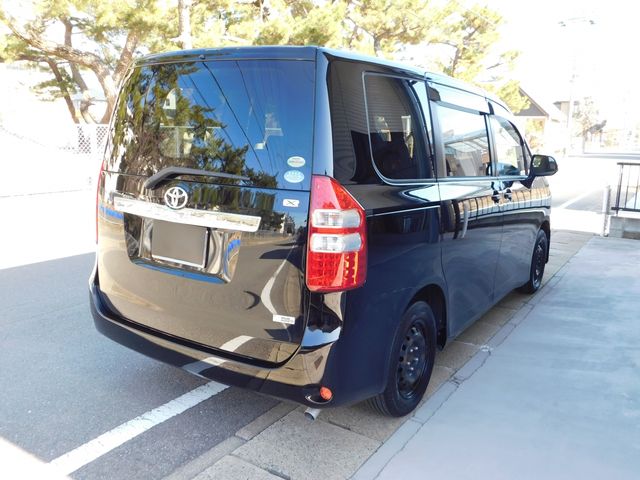 Toyota NOAH 2010-09 1090-7