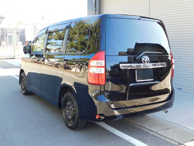 Toyota NOAH 2010-09 1090-2