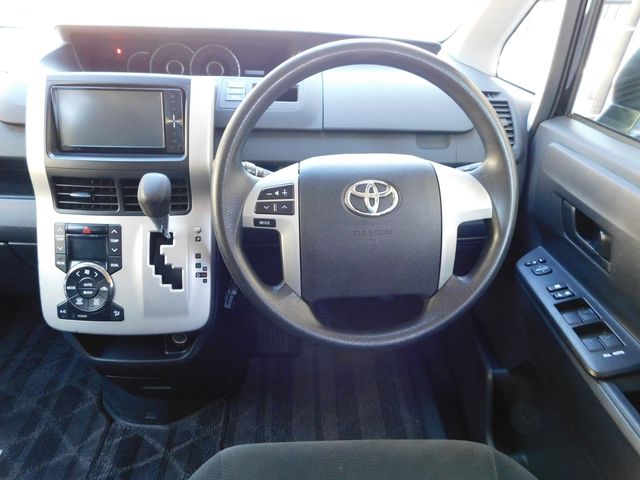 Toyota NOAH 2010-09 1090-9