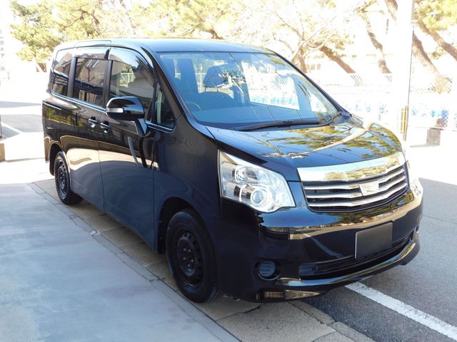 Toyota NOAH 2010-09 1090-4
