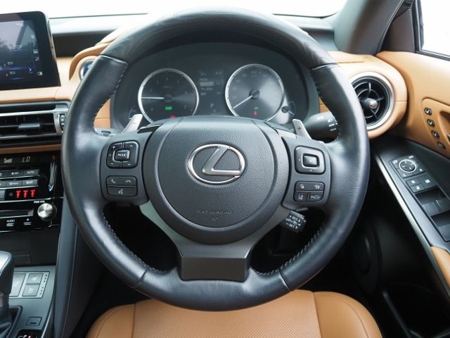 Lexus IS 2021-06 18240-15
