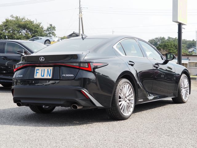 Lexus IS 2021-06 18240-4