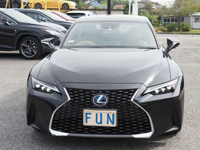 Lexus IS 2021-06 18240-1