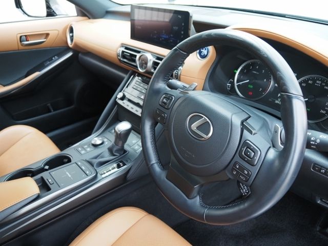 Lexus IS 2021-06 18240-29