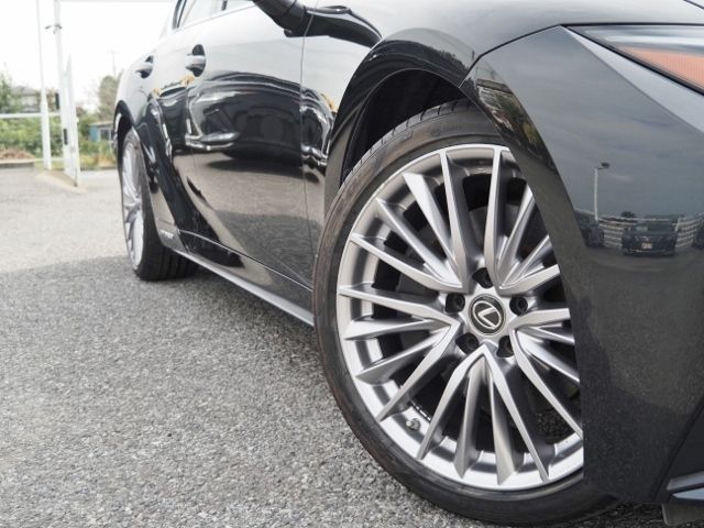 Lexus IS 2021-06 18240-8