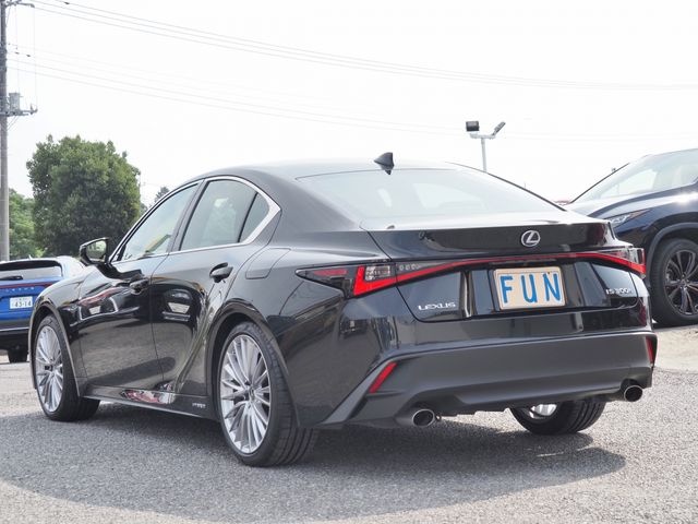 Lexus IS 2021-06 18240-5